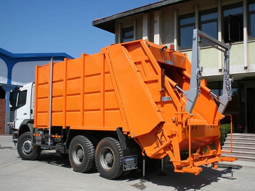 garbage-compactor-on-mercedes-for-u1